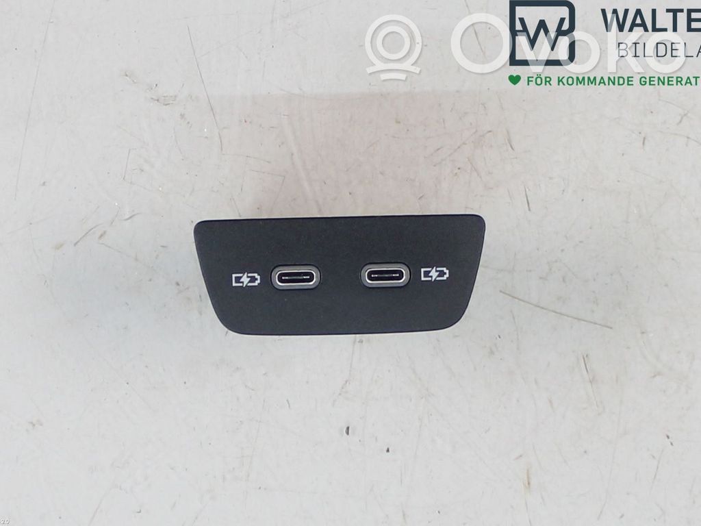 Volkswagen Golf VIII Connettore plug in USB 