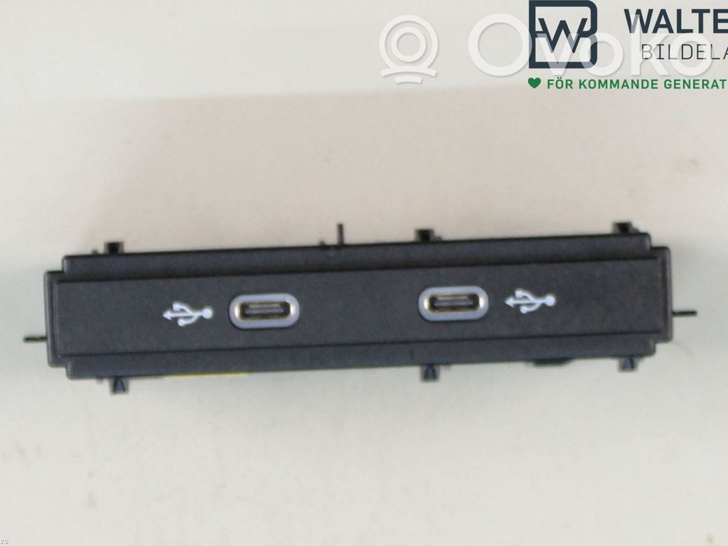Volkswagen Golf VIII Priză USB 