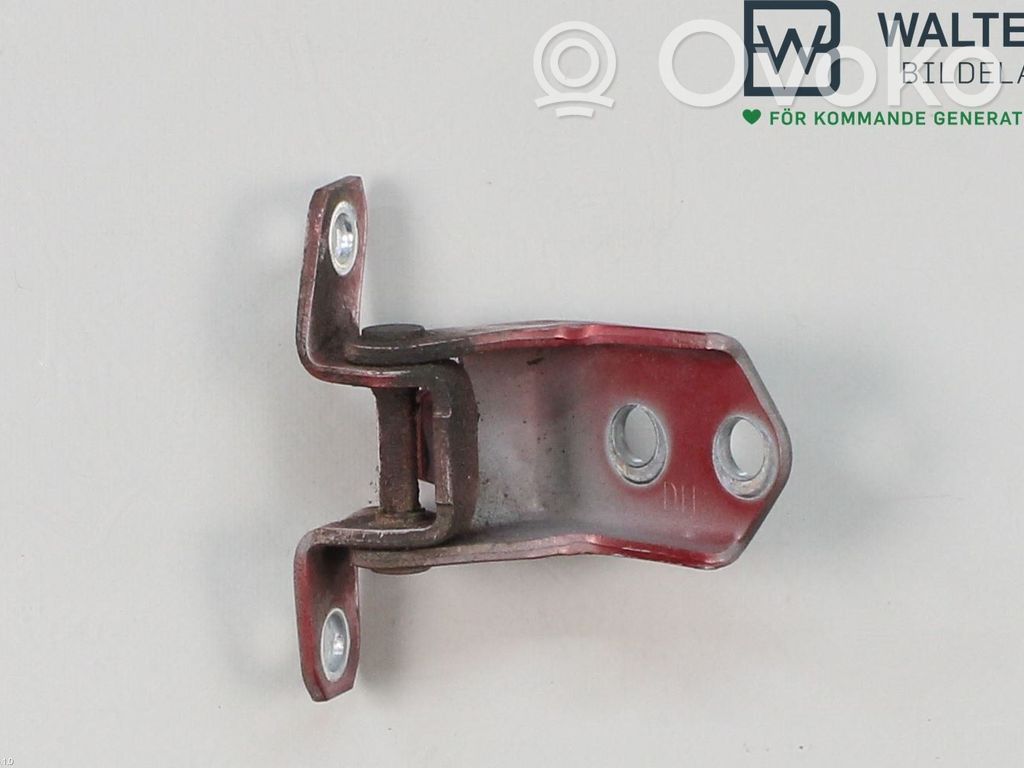 Front door lower hinge   D46158210A