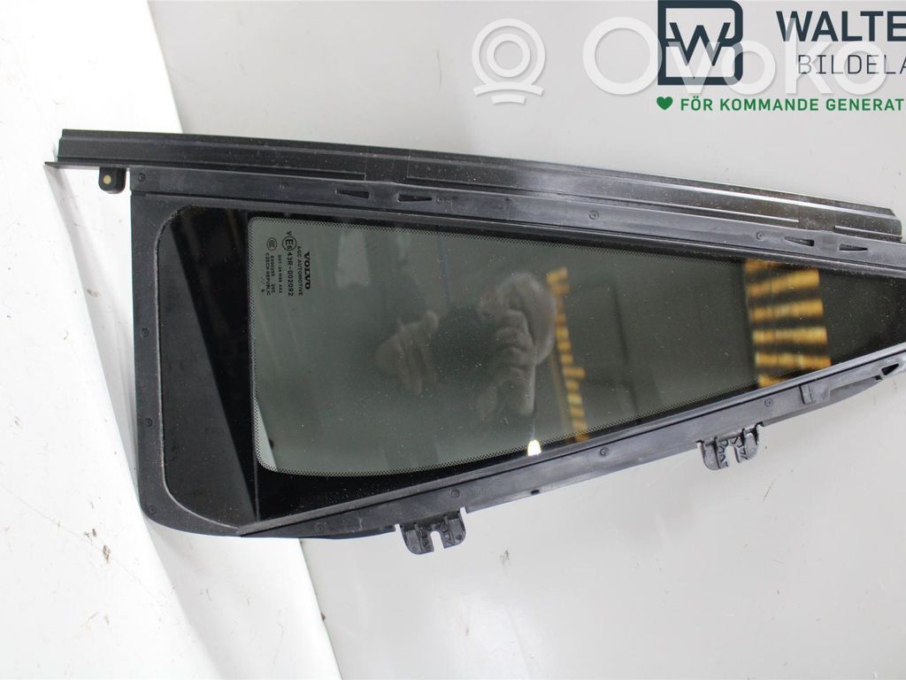 Volvo XC90 Ventanilla de ventilación de la puerta trasera 