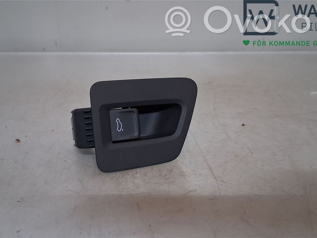 Volkswagen Arteon Tailgate/boot open switch button 