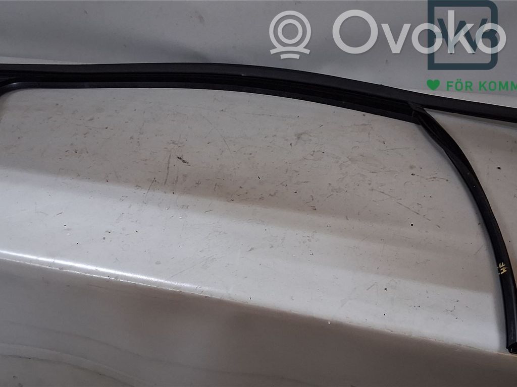 Listwa szyby drzwi przednich   5NA837432D5AP