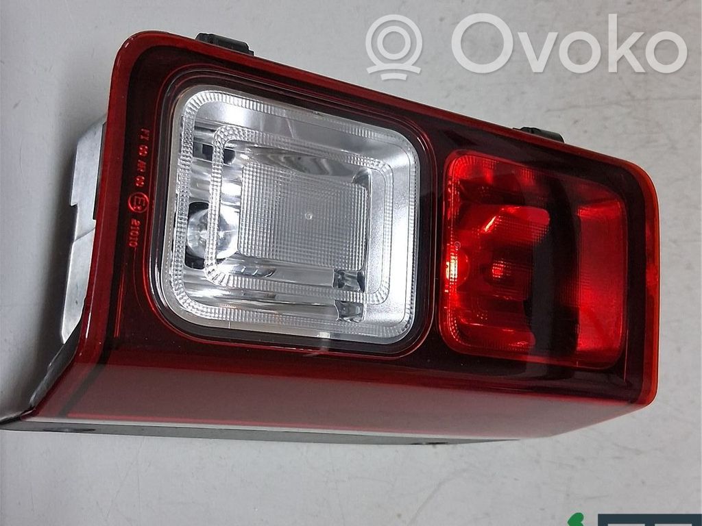 Opel Vivaro Odblask lampy tylnej 
