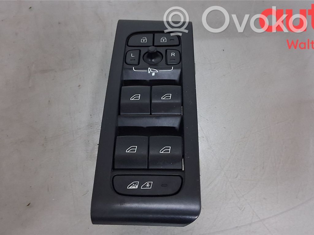 Volvo XC40 Electric window control switch 