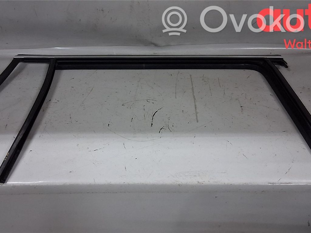 Listwa szyby drzwi przednich   3G9839432AK5AP,39839432AK,39839432AK