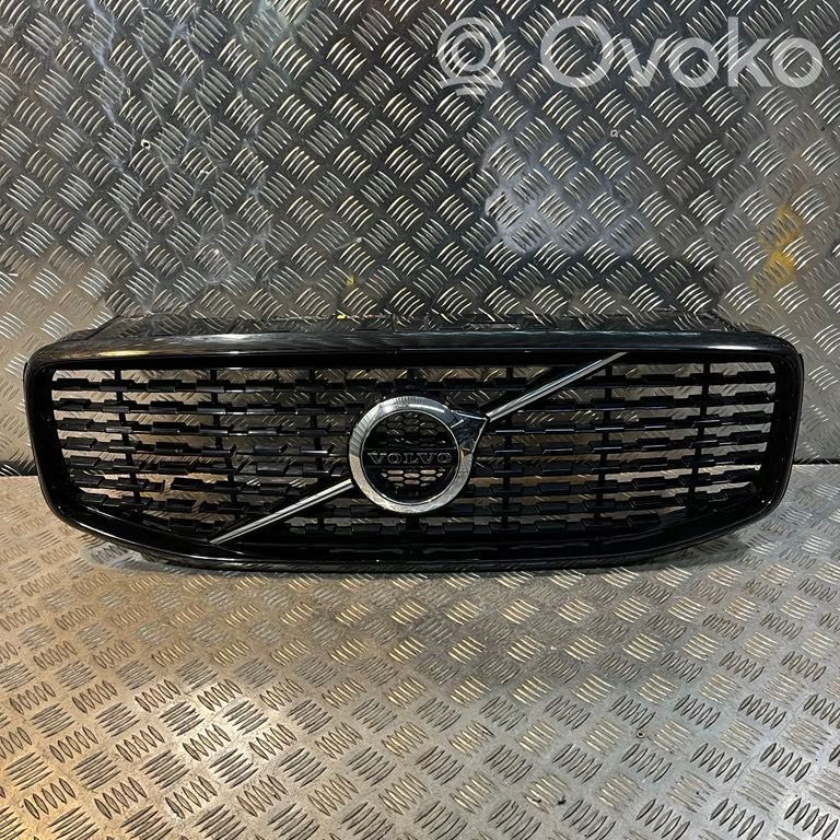 Volvo XC60 Front bumper upper radiator grill 