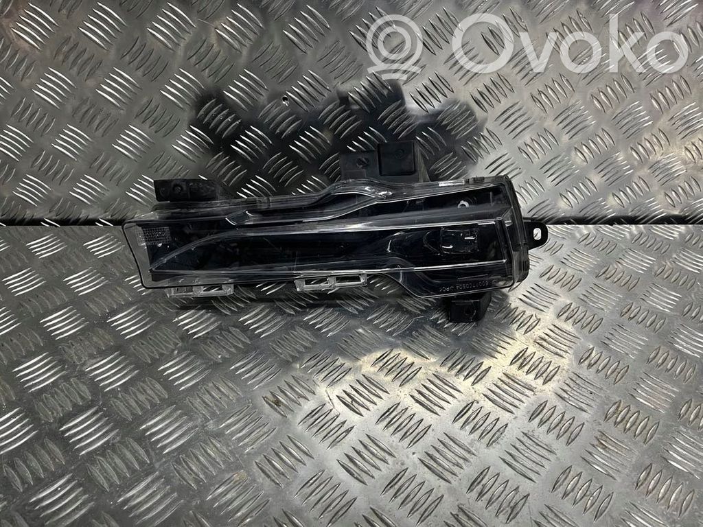 Tesla Model 3 Etusumuvalo 