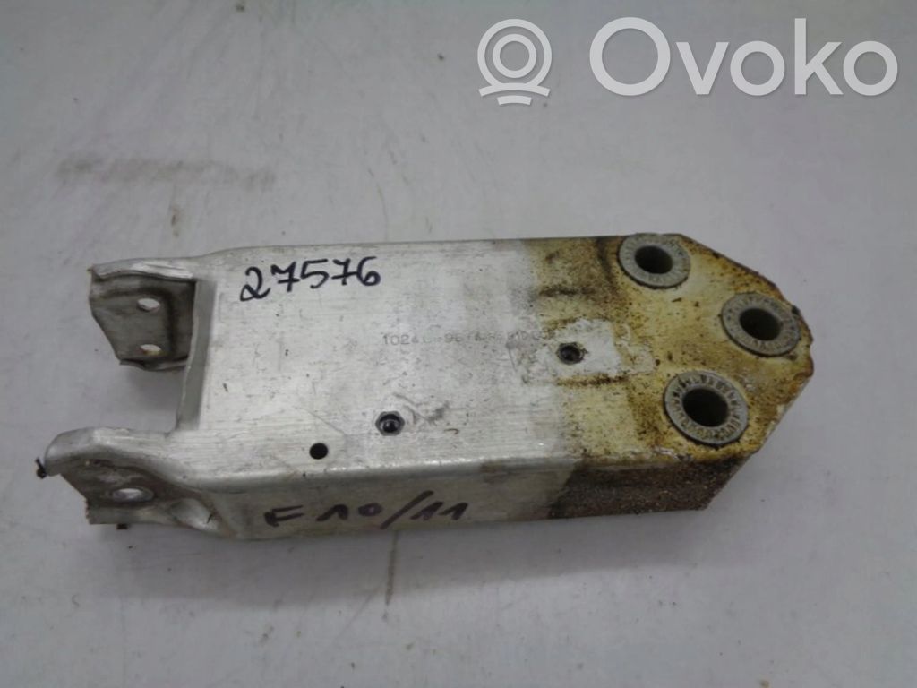 BMW 5 F10 F11 Soporte del parachoques delantero 