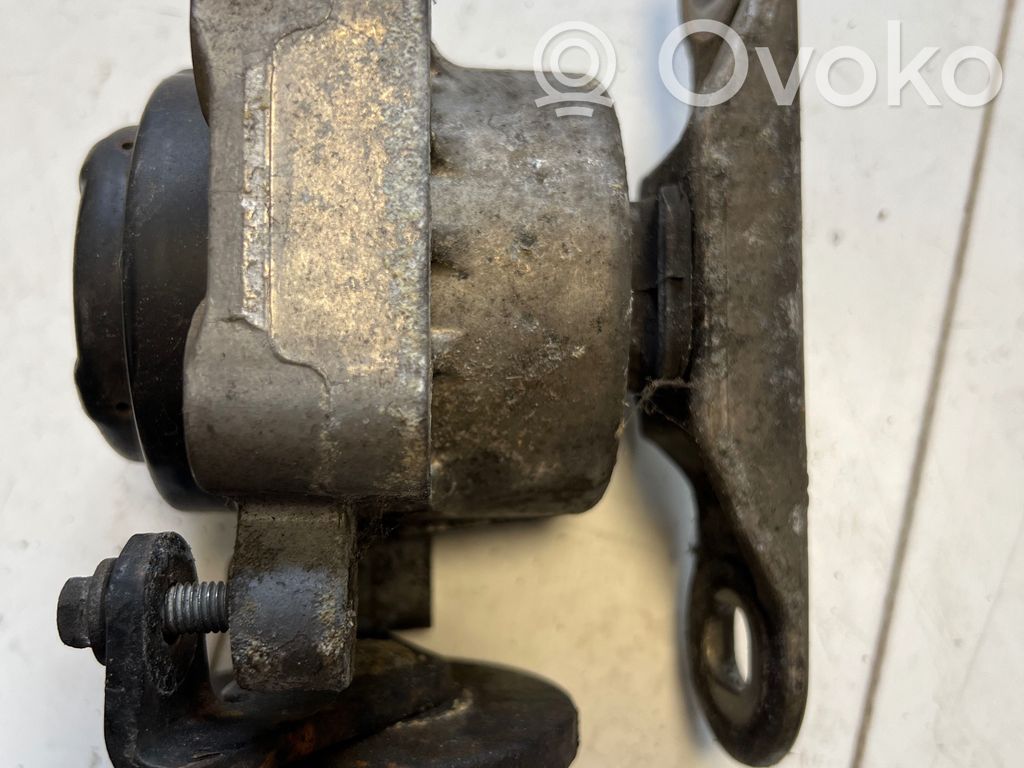 Ford Mondeo Mk III Engine mount bracket 
