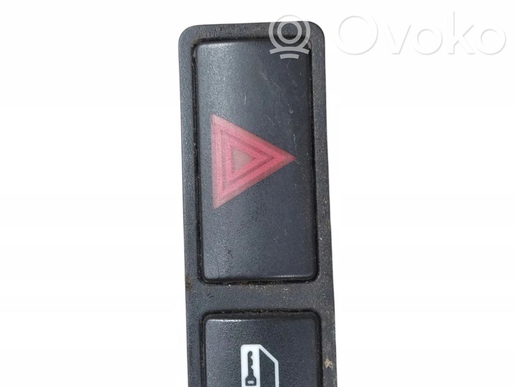 Hazard light switch   8368920