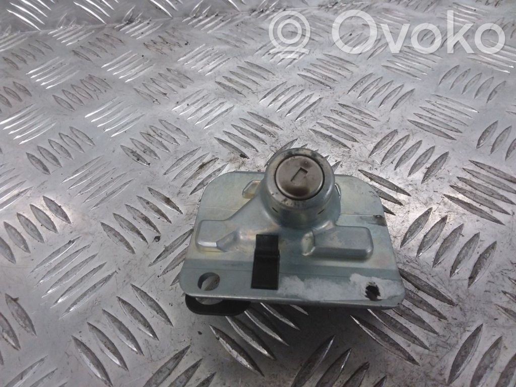 Volvo S80 Zamek tylnej klapy bagażnika 
