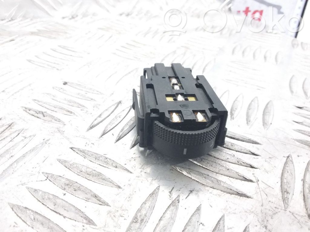 Volkswagen PASSAT B4 Headlight level height control switch 