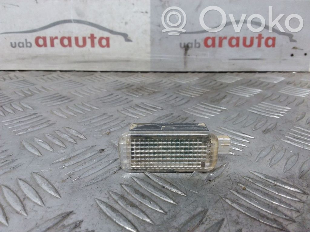 Audi Q3 8U Éclairage intérieur porte arrière 