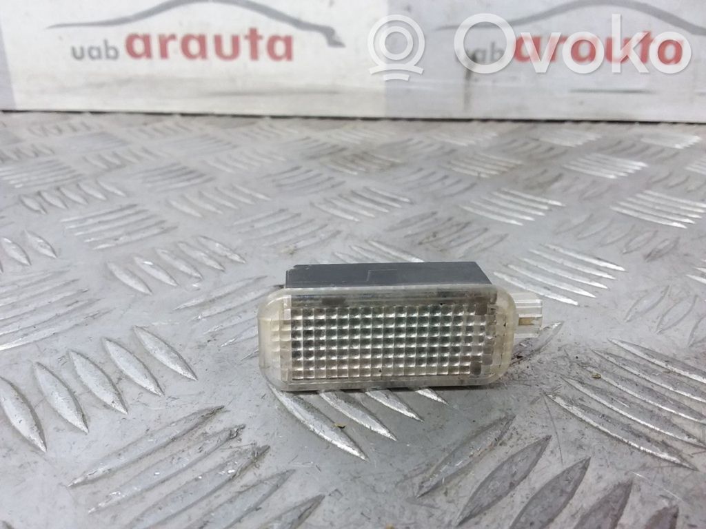 Audi Q3 8U Éclairage intérieur porte avant 