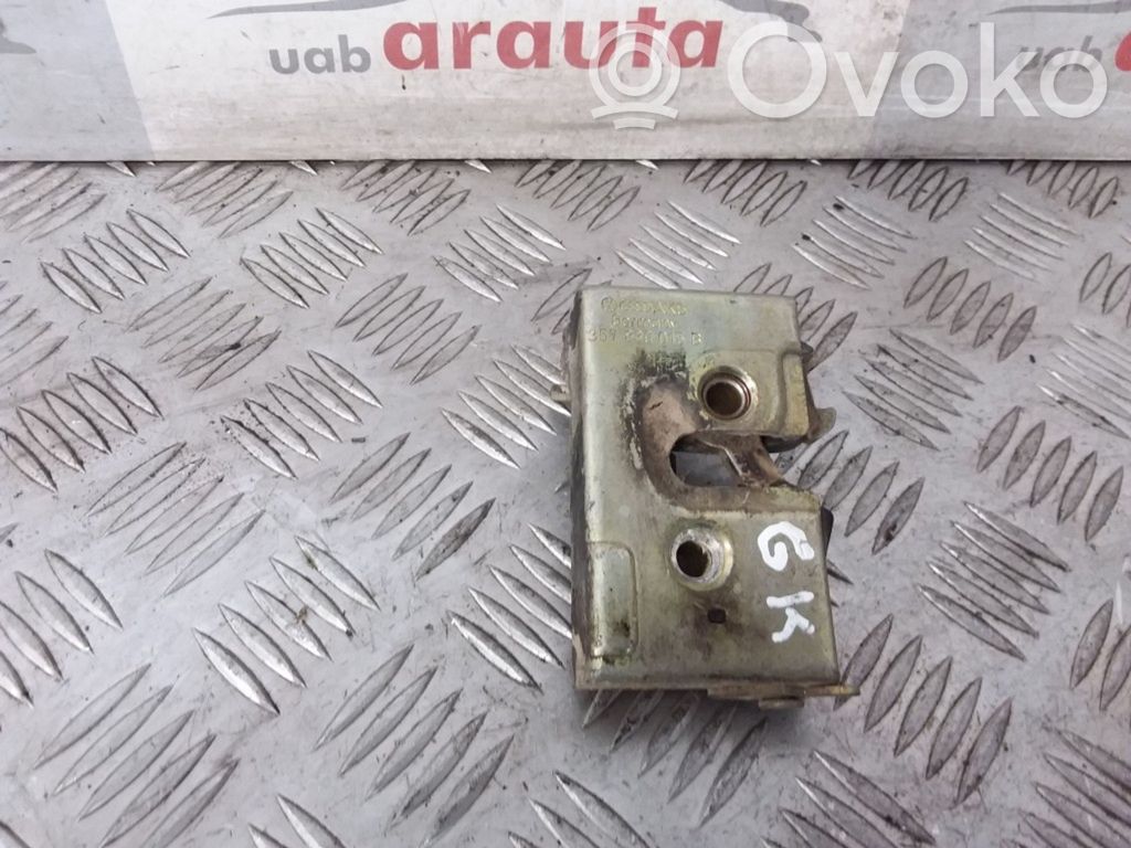 Volkswagen PASSAT B3 Takaoven lukko 