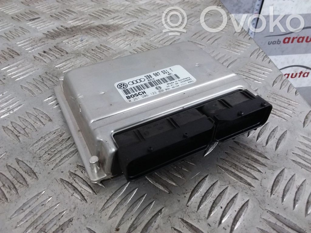 Volkswagen PASSAT B5 Engine control unit/module 