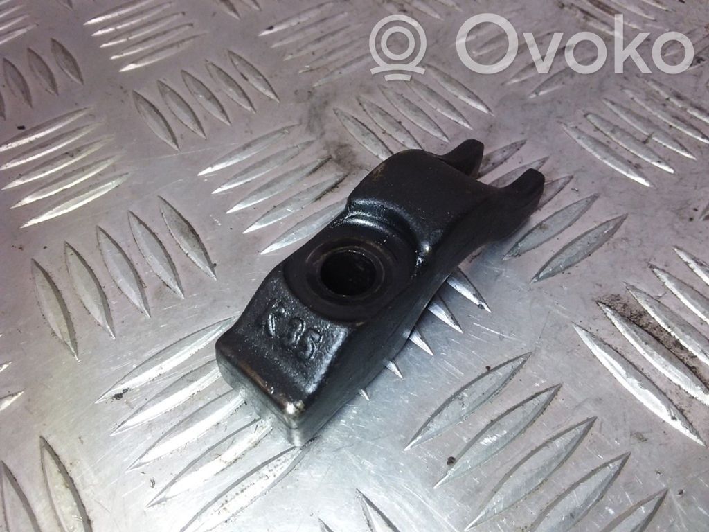 Opel Astra H Abrazadera del inyector de combustible 