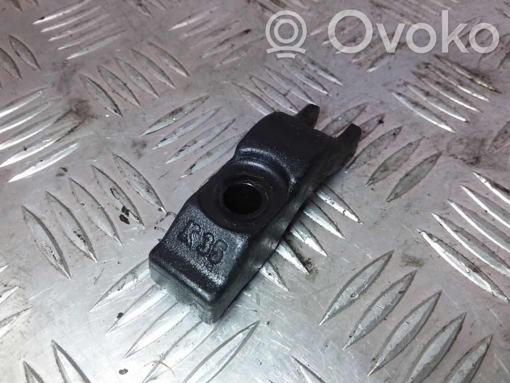 Opel Astra H Abrazadera del inyector de combustible 