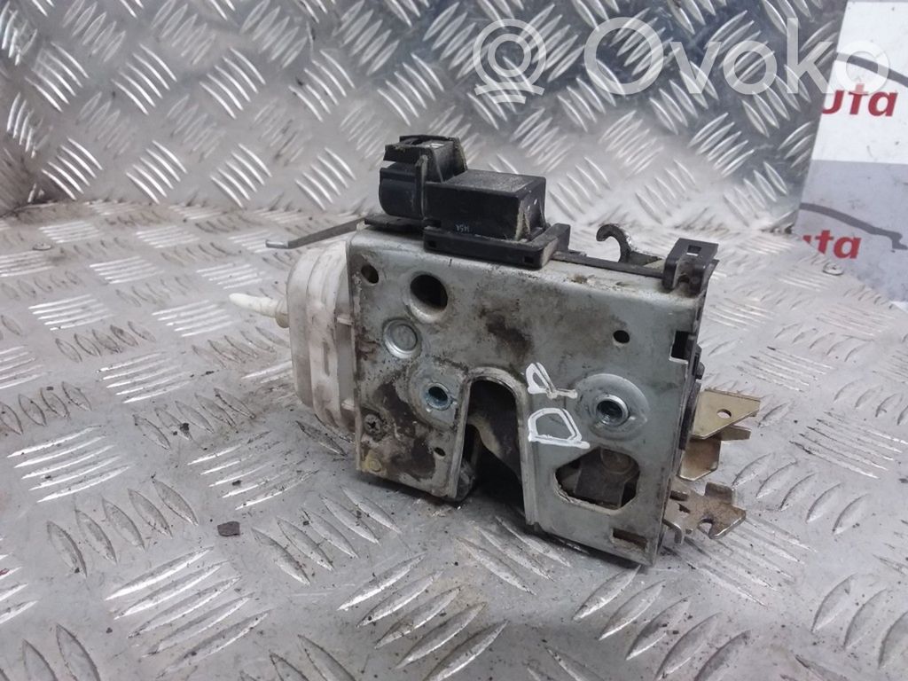 Audi A4 S4 B5 8D Etuoven lukko 