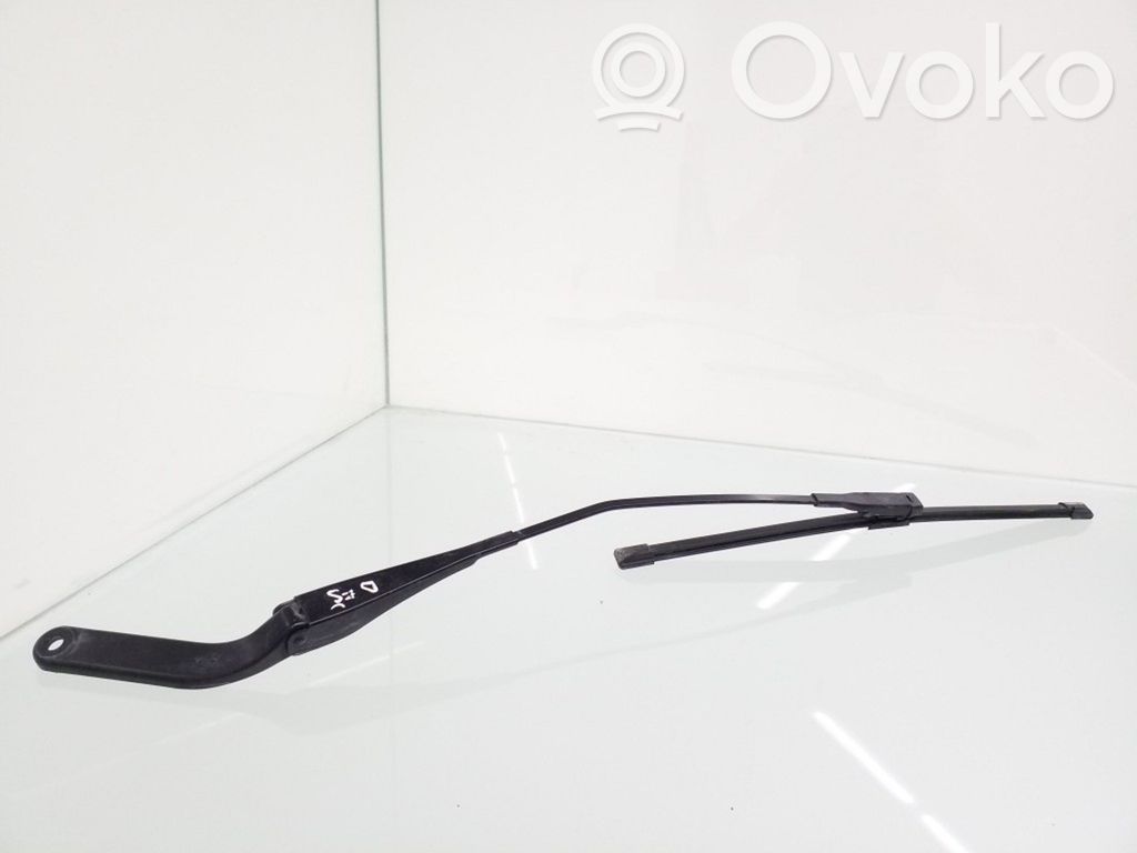 BMW X1 E84 Front wiper blade arm 