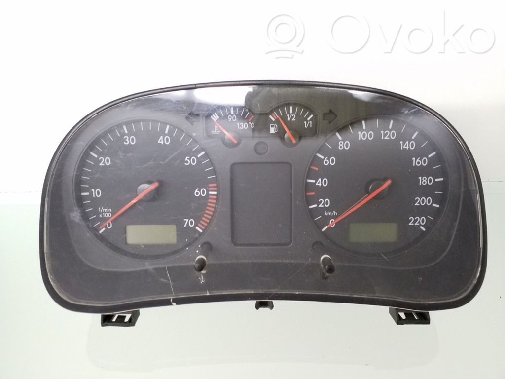 Volkswagen Golf IV Geschwindigkeitsmesser Cockpit 