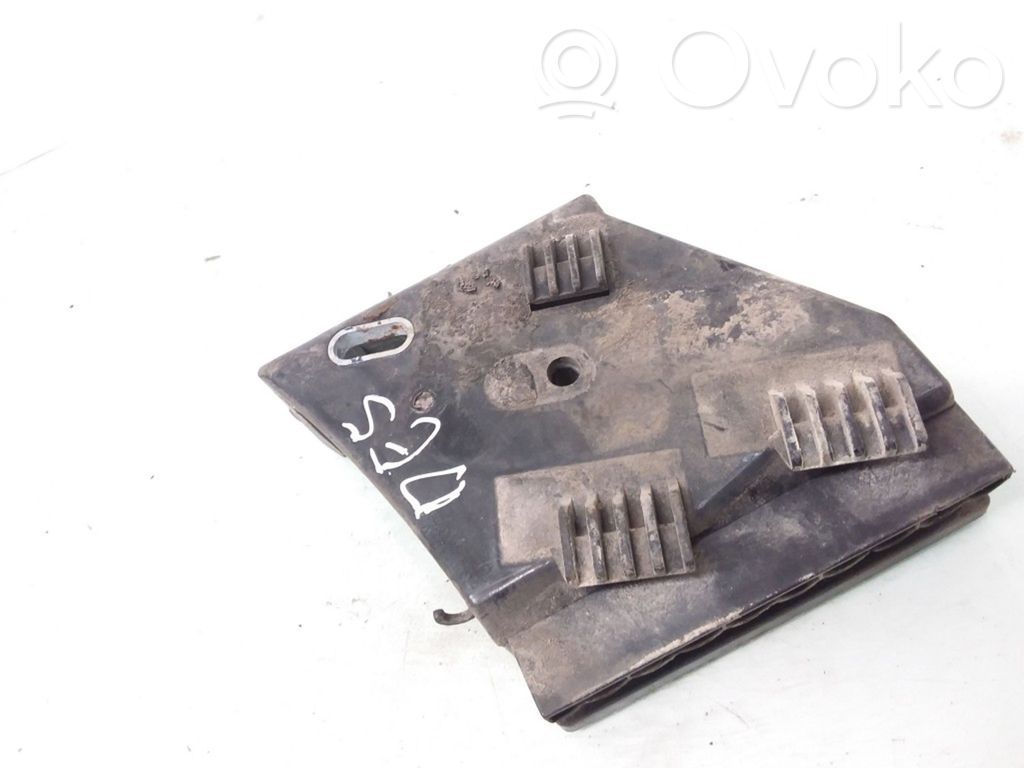 Audi A8 S8 D2 4D Galinis laikiklis bamperio 
