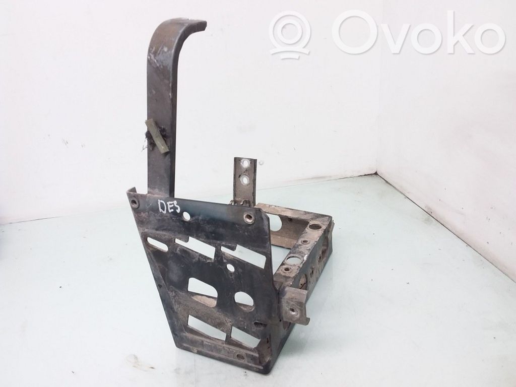 Audi A8 S8 D2 4D Fender mounting bracket 