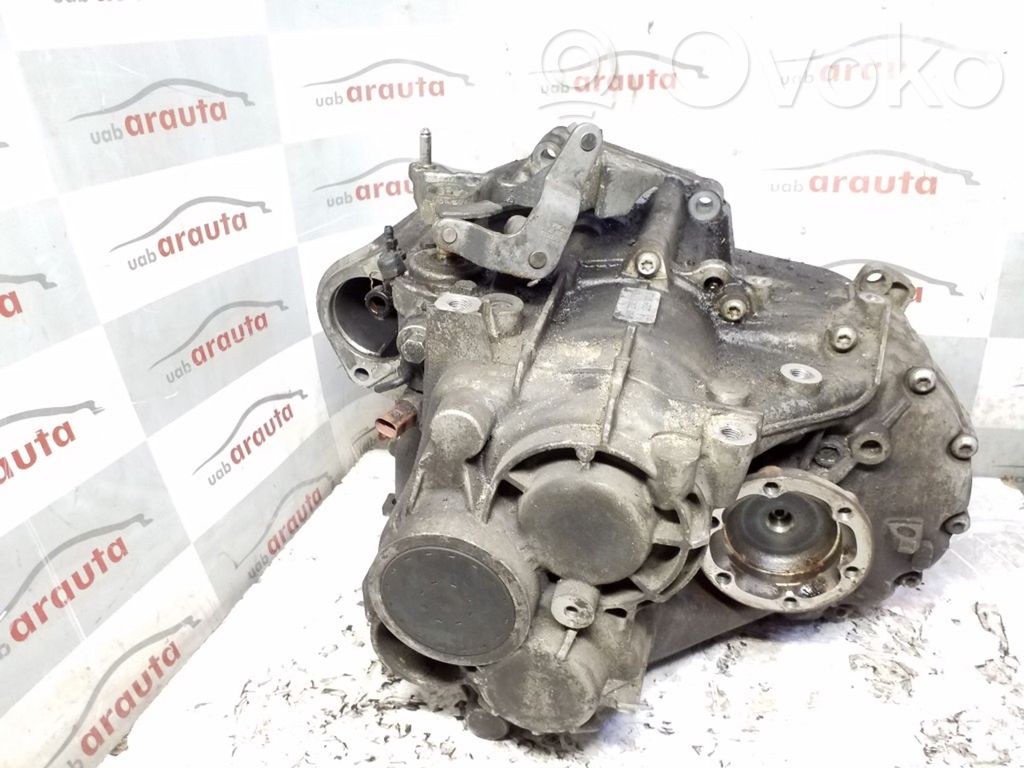 Volkswagen PASSAT B6 Manual 6 speed gearbox 