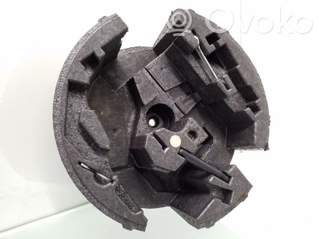 Audi A6 S6 C5 4B Spare wheel mounting bracket 