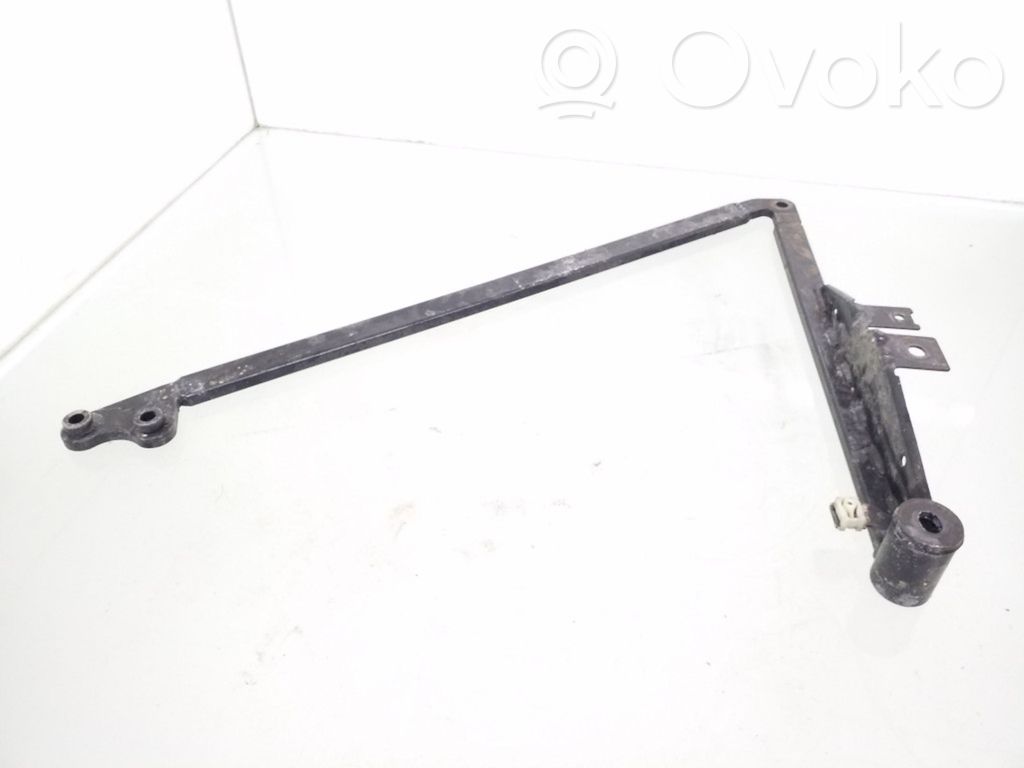 BMW M5 Cits aizmugures šasijas elements 