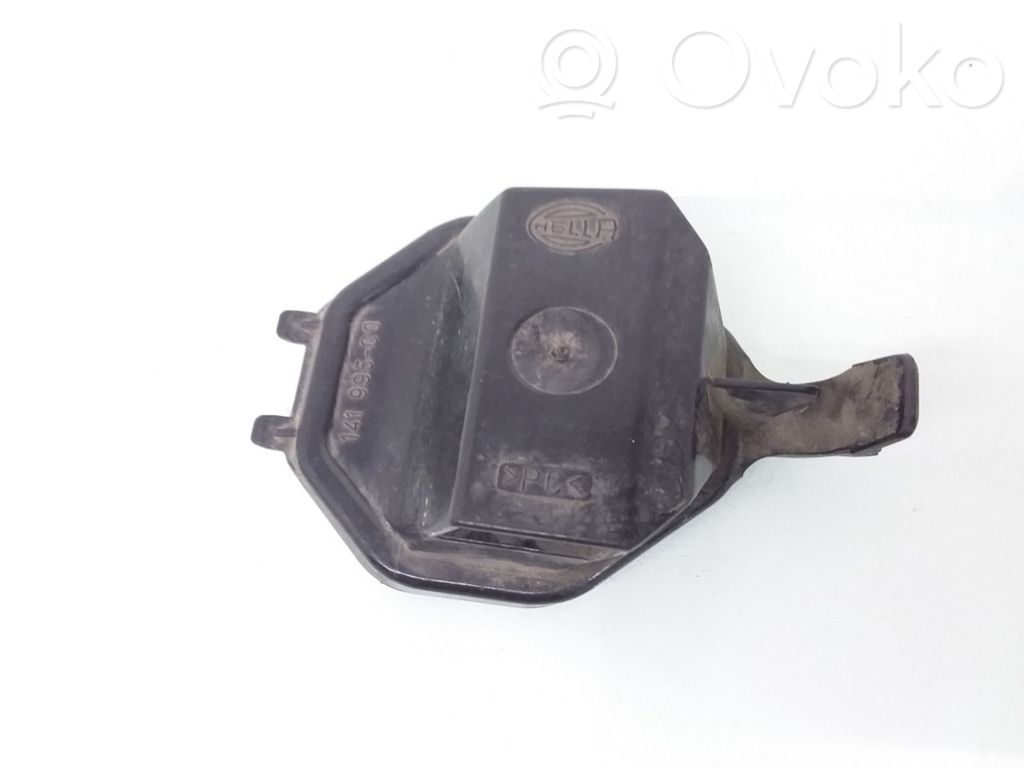 Volkswagen PASSAT B4 Osłona żarówki lampy przedniej 