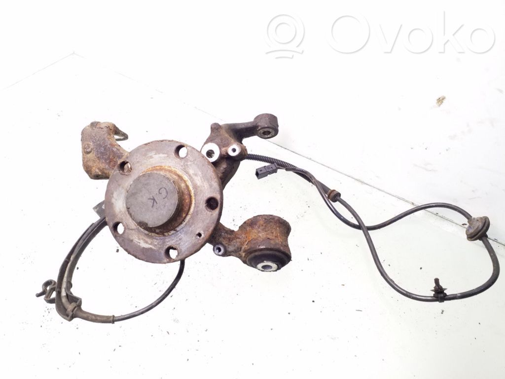 Audi A4 S4 B7 8E 8H Olka-akselin laakeripesä 