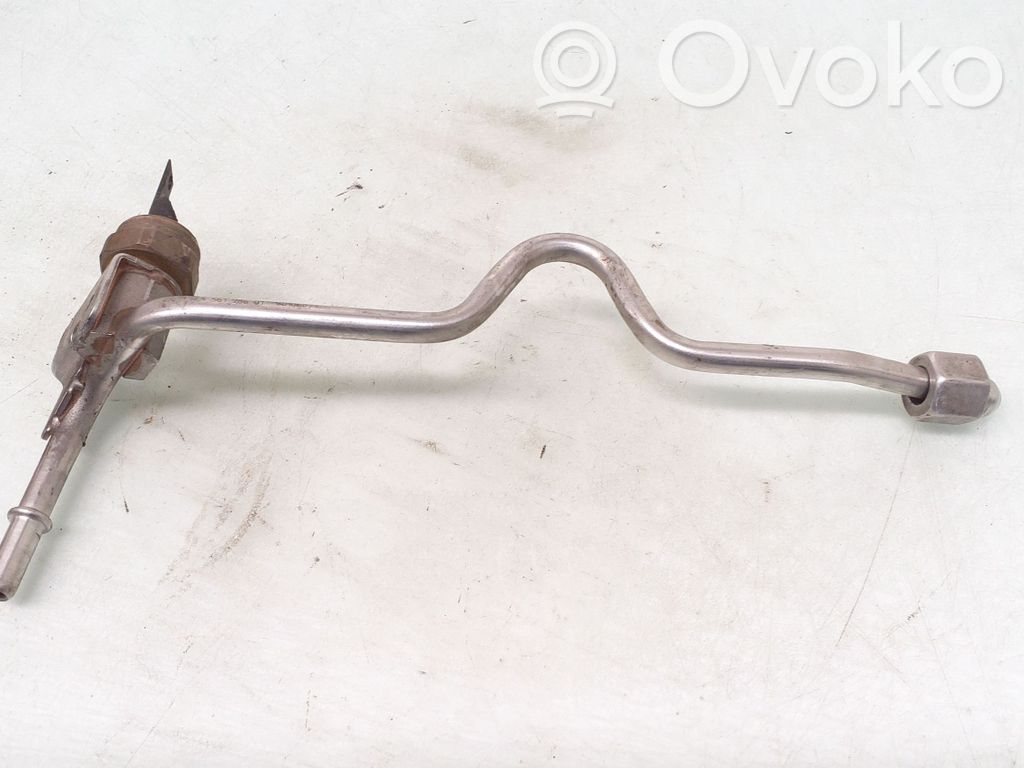 BMW 1 E81 E87 Fuel injector supply line/pipe 