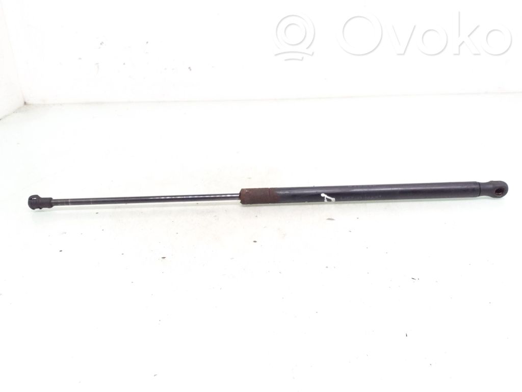 Volkswagen Golf IV Siłownik maski przedniej 