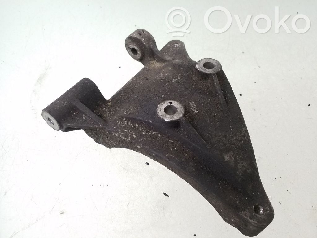 Volkswagen PASSAT B5.5 A/C compressor mount bracket 