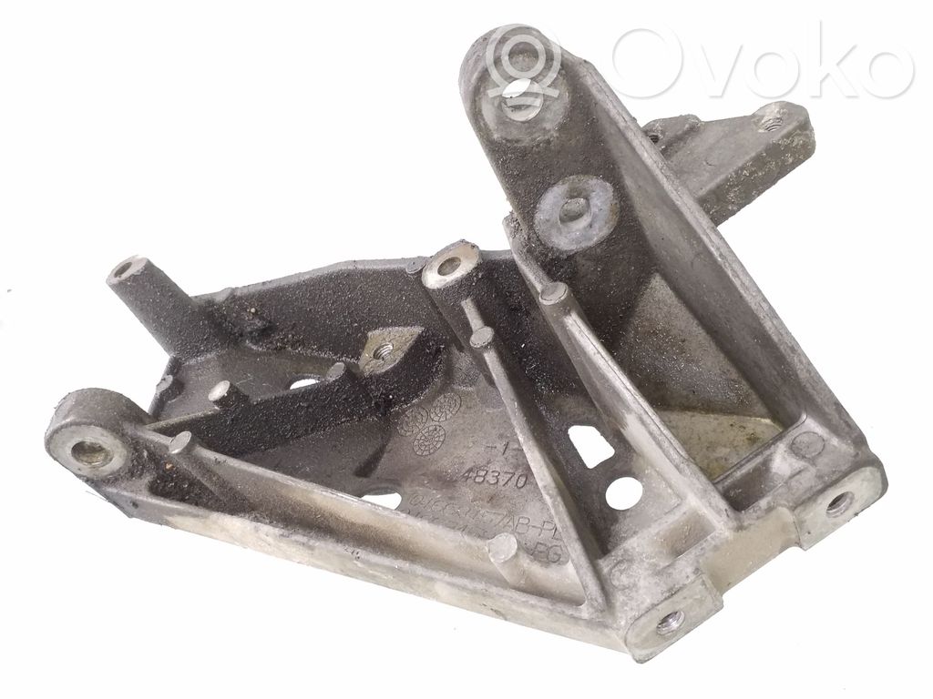 Engine mounting bracket   04668457AB,04668458AB,48370