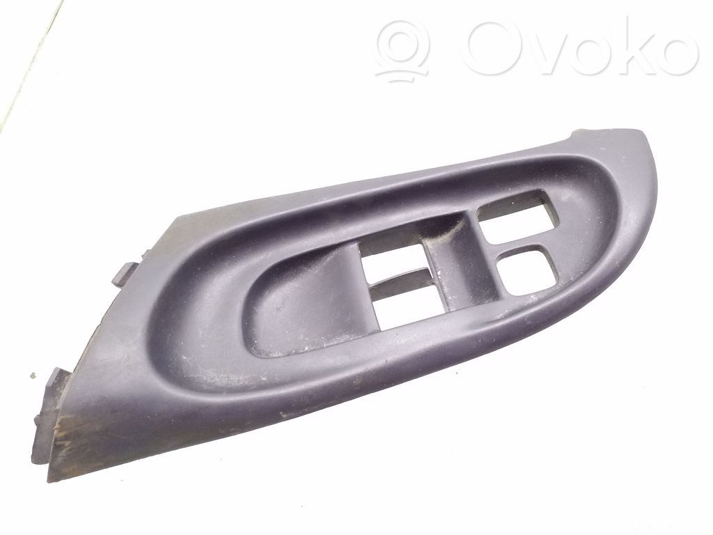 Nissan Almera N16 Ramă comutator geam ușă față 