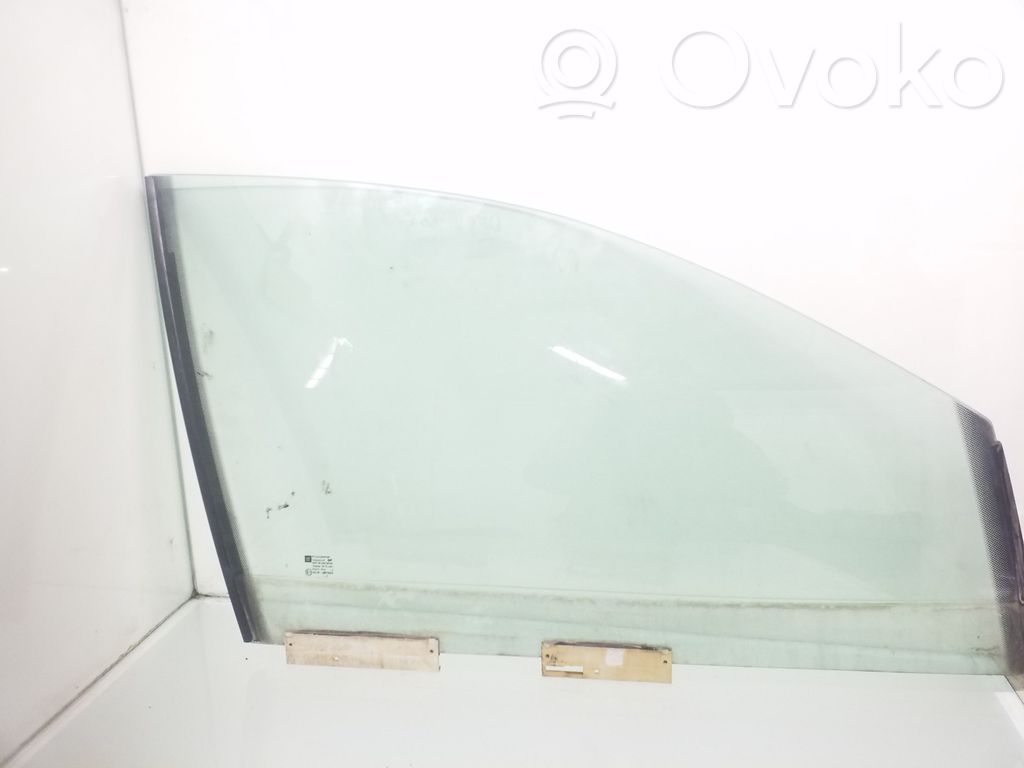 Opel Omega B2 Szyba drzwi przednich