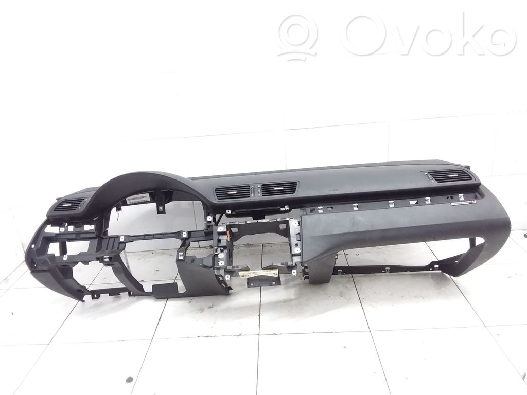 Volkswagen PASSAT B6 Deska rozdzielcza 