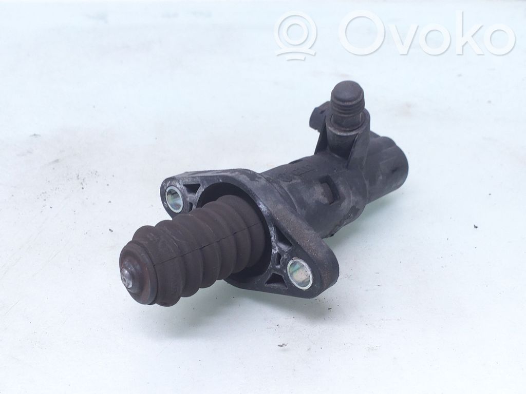 Volkswagen PASSAT B6 Kytkimen apusylinteri 