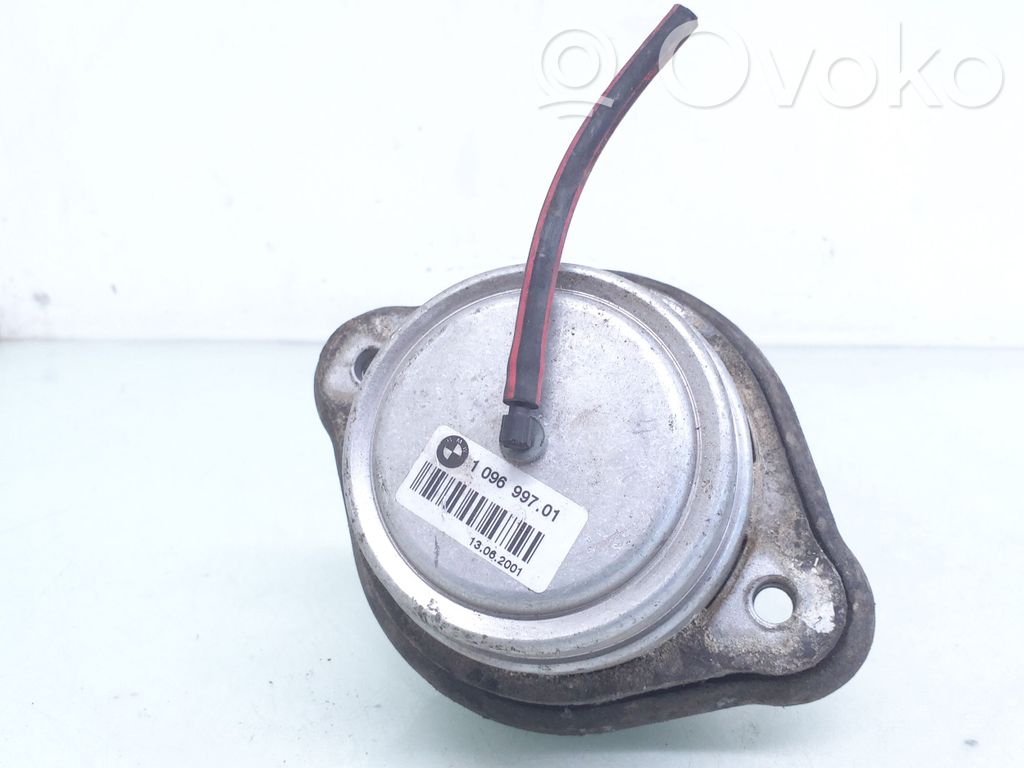 BMW X5 E53 Engine mount bracket 