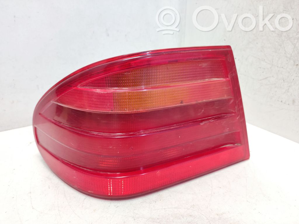 Mercedes-Benz E W210 Lampa tylna 