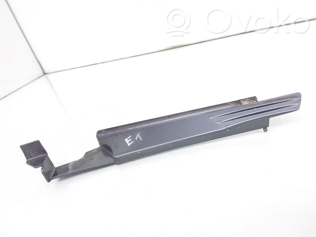 Opel Astra H Panel wykończeniowy błotnika 