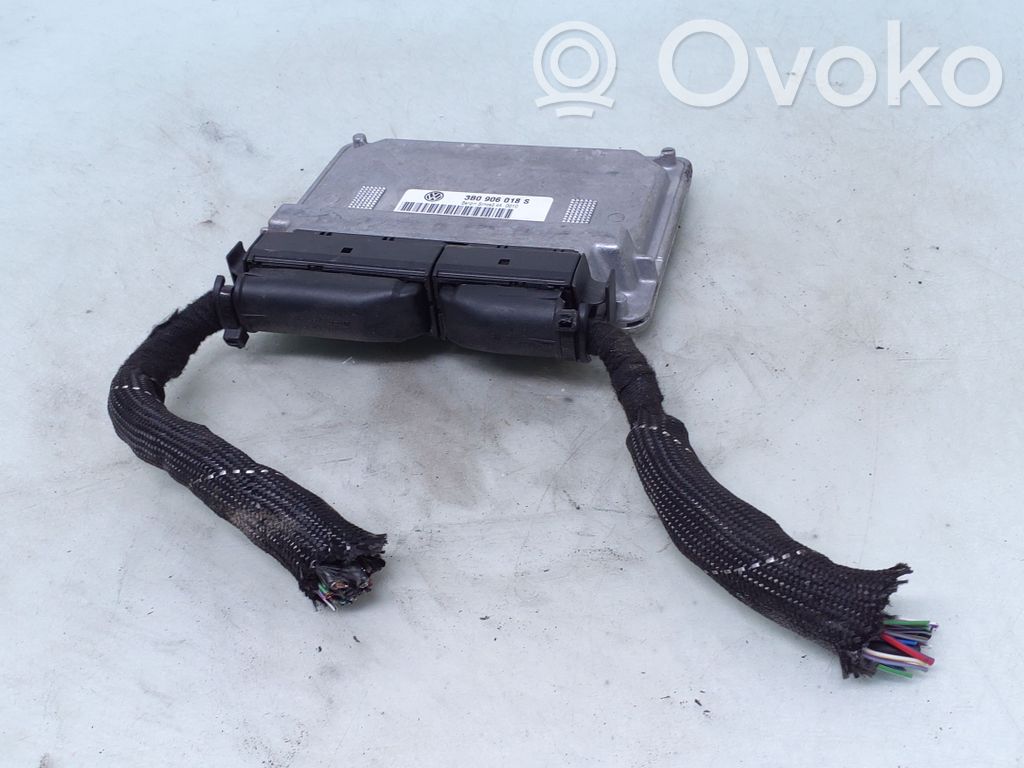 Volkswagen PASSAT B5.5 Engine control unit/module 