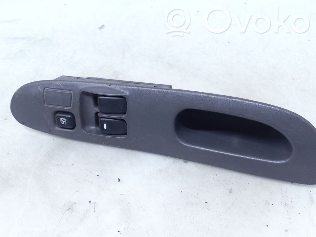 Mitsubishi Colt Electric window control switch 