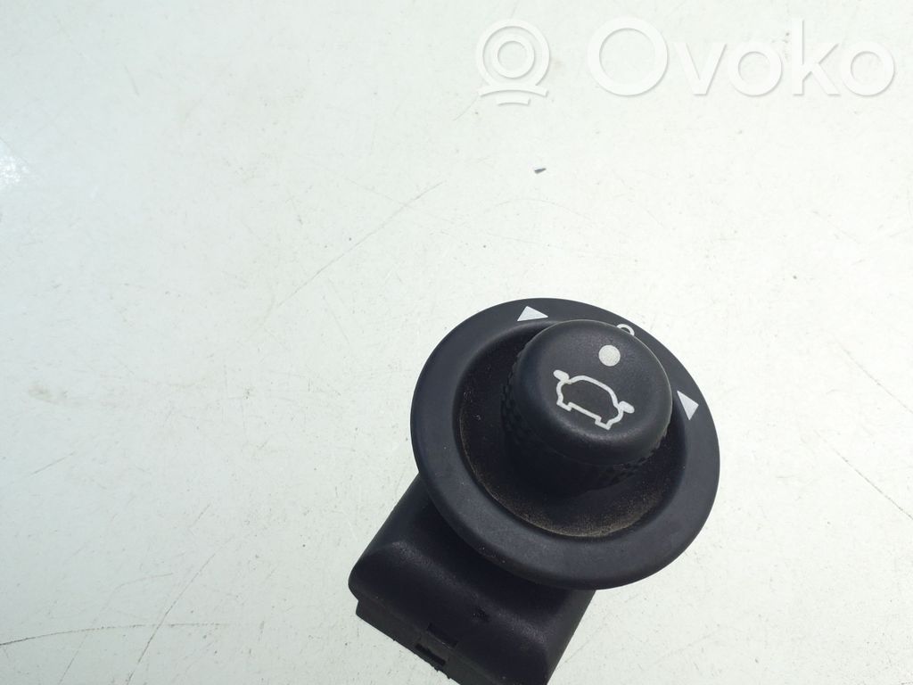 Wing mirror switch   93BG17B676BB