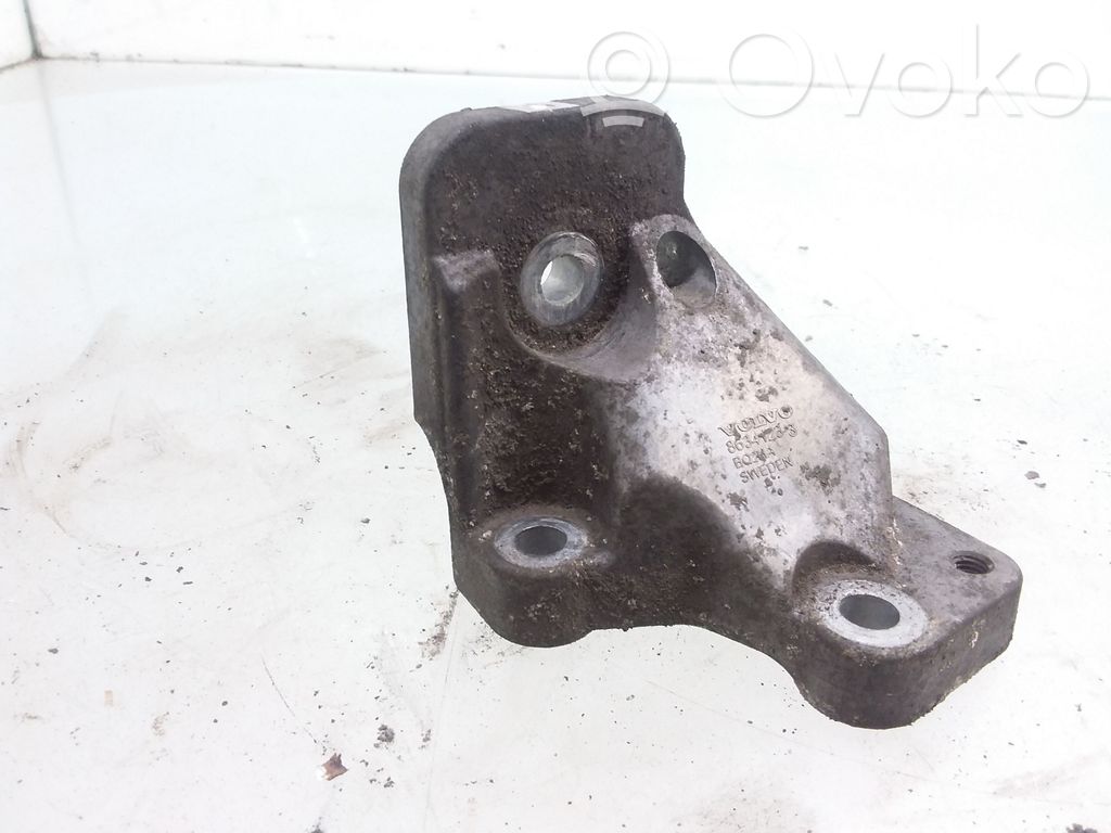 Volvo S80 Engine mounting bracket 