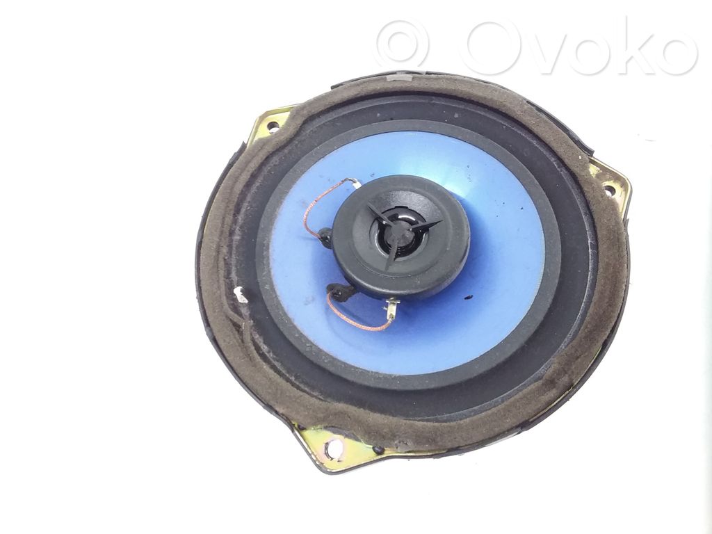 Altavoz de la puerta trasera   963403E000