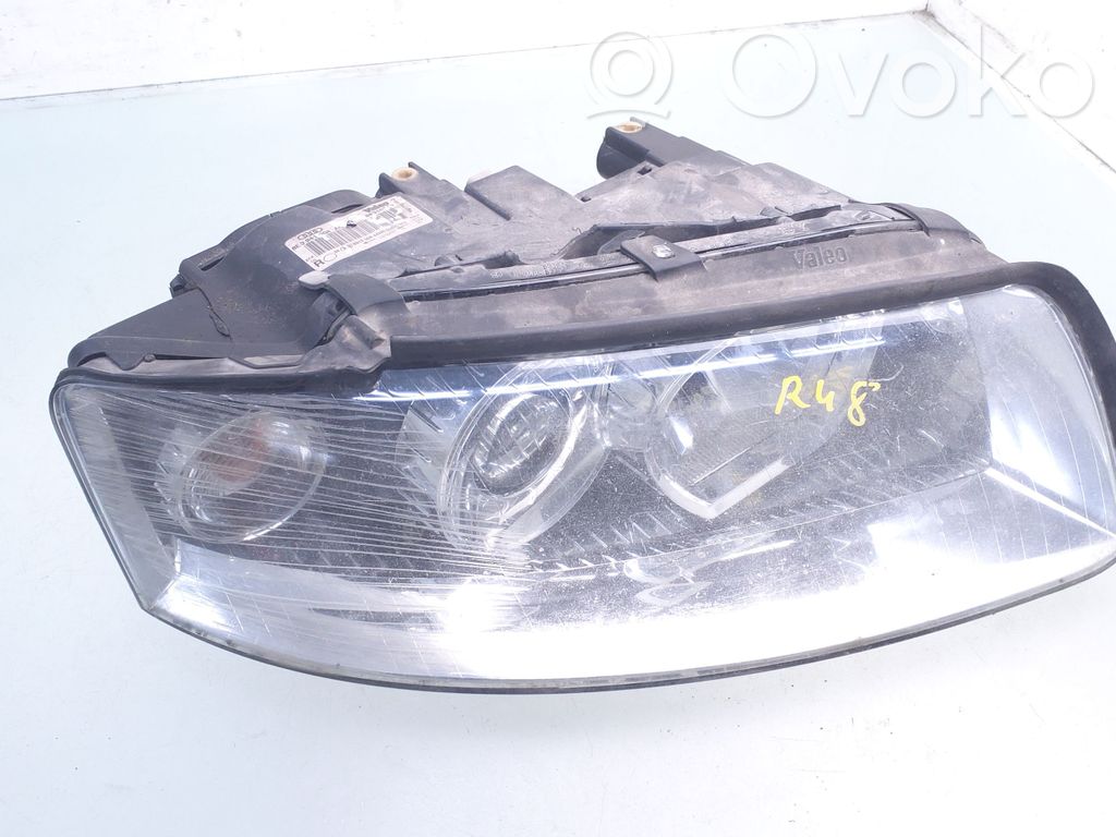 Audi A4 S4 B6 8E 8H Lampa przednia 