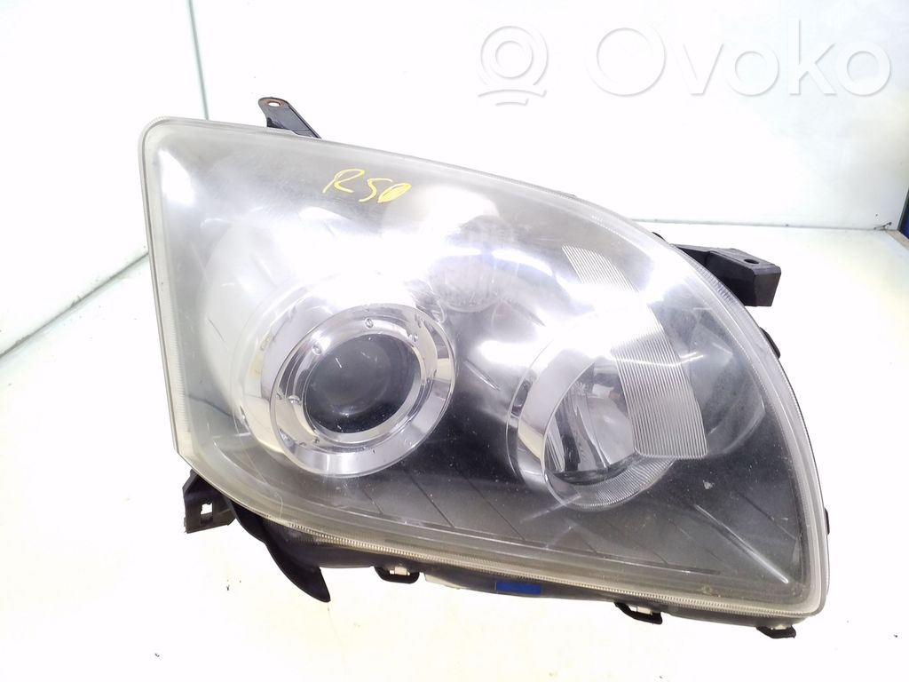 Toyota Avensis T250 Faro/fanale